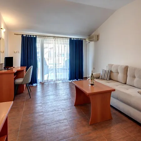 Family Hotel Amon Ra فندق 3*